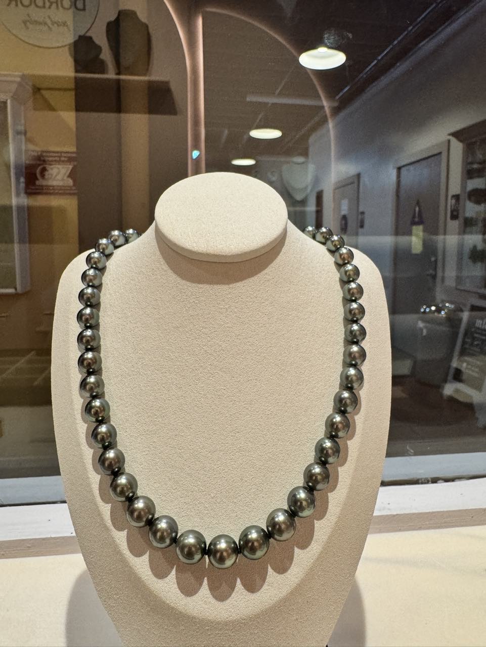 Tahitian pearl necklace