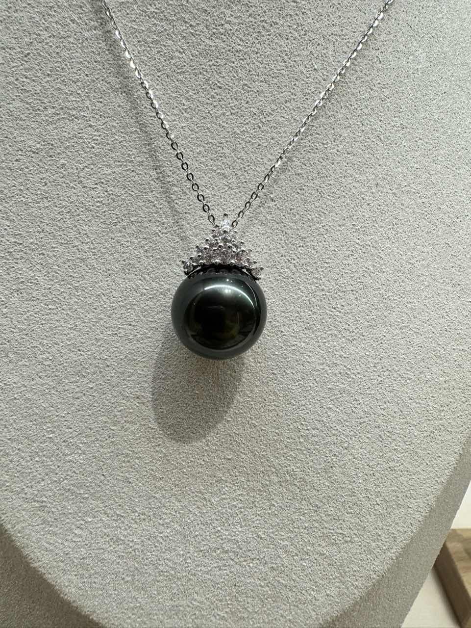 Tahitian black pearl necklace